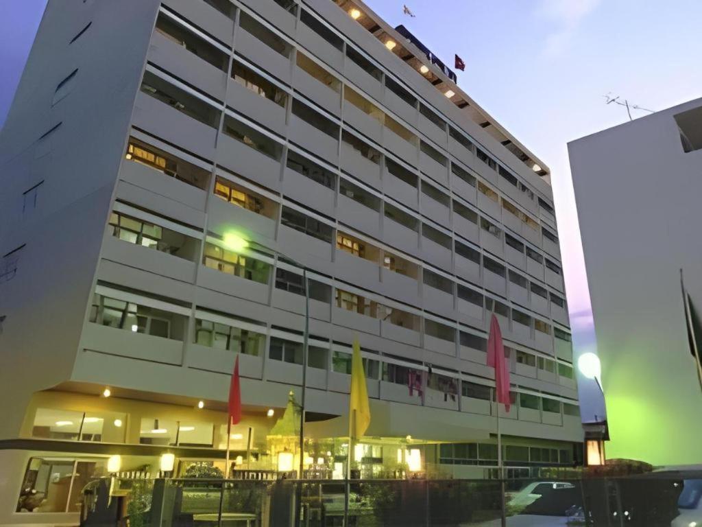 乌汶酒店 外观 照片